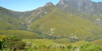 The scenic Montagu Pass in George