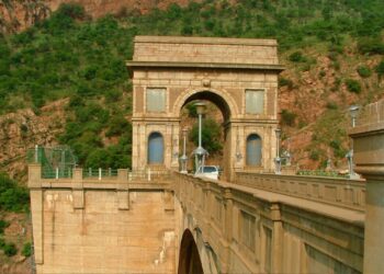 Hartbeespoort dam wall